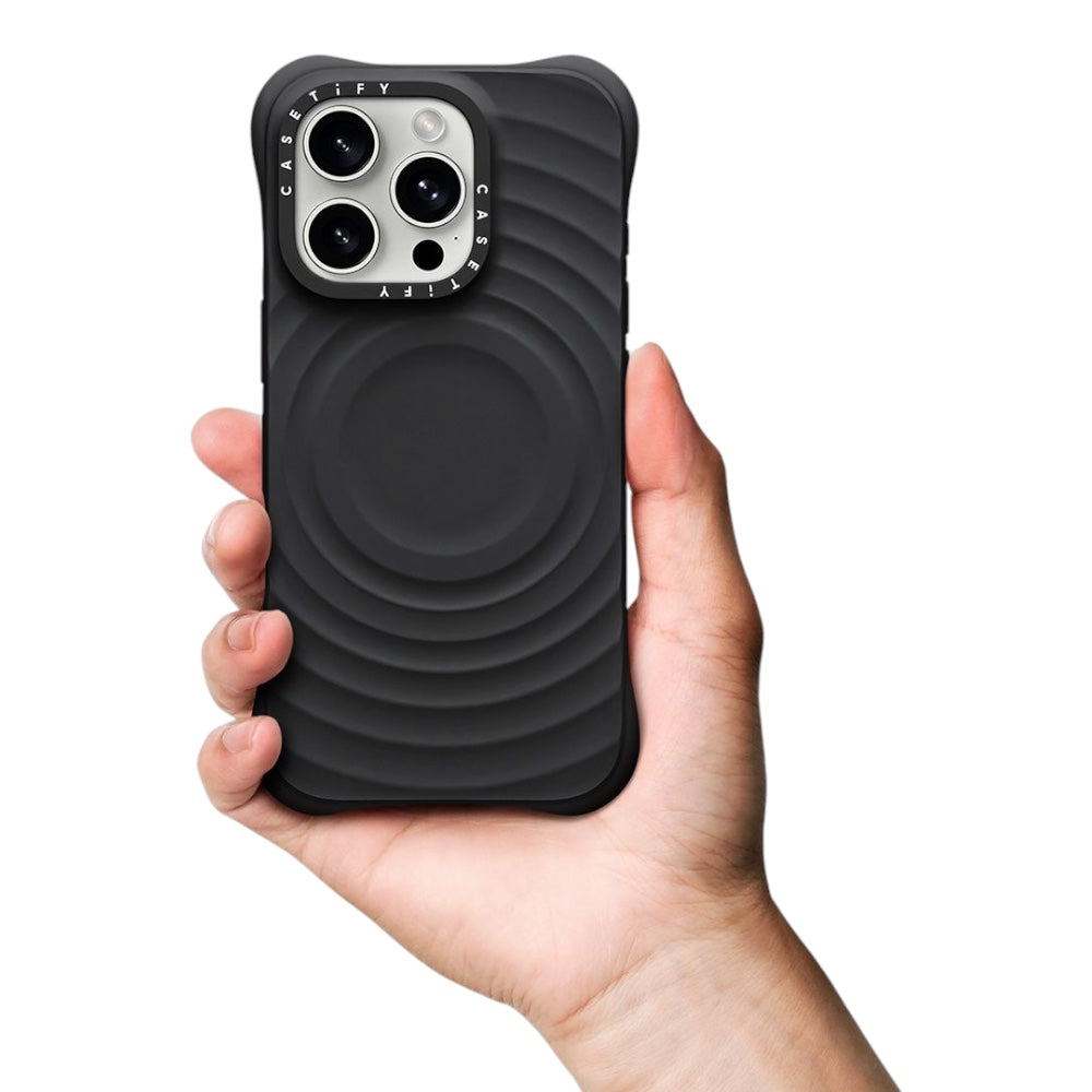 Estuche CASETiFY Ripple para iPhone 15 Pro - Negro — foto 4