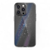 Estuche Switcheasy Cosmos para iPhone 15 Pro Max en color multicolor, diseño Nebula con protección avanzada.