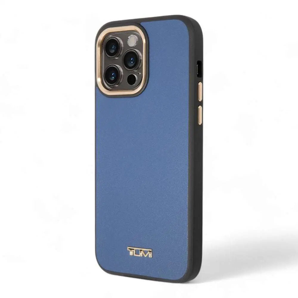 Estuche Tumi de cuero azul medianoche para iPhone 14 Pro Max.