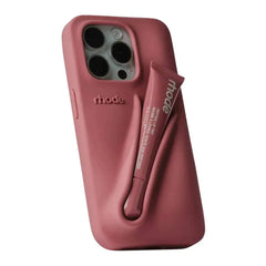 Funda de lujo Rhode Glamour para iPhone 15 Pro Max en color rosado, diseño sofisticado con espacio para accesorio.