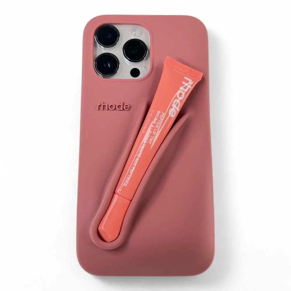 Estuche Rhode Glamour para iPhone 16 Pro Max en color Salty Tan  Shop name