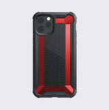 Estuche de protección Xdoria Defense Tactical para iPhone 11 Pro en rojo y negro.