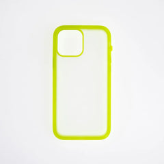 Estuche clásico Catalyst Influence mate verde para iPhone 13 Pro Max.