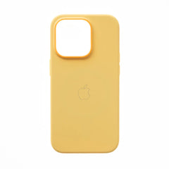 Estuche de silicona MagSafe amarillo para iPhone 14, diseño elegante y protección completa.