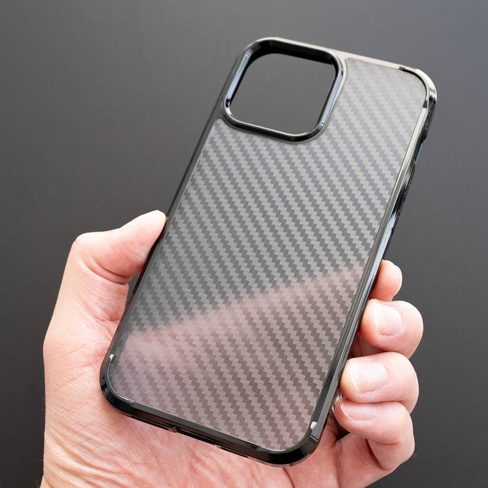 estuches clasico spigen fibra carbon apple iphone 13 pro color fibra carbon negro - MUNDO ACCESORIOS (B2C)