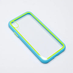 Estuche transparente color celeste para iPhone XS Max, diseño delgado y protección completa.