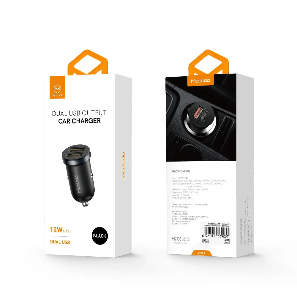 Cargador de coche Mcdodo negro con dos puertos USB 2.4A, diseño compacto y seguro.