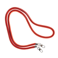 Accesorio El Rey Strap con sujetador en color rojo vibrante.