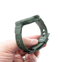 Estuche Spigen Rugged Armor Pro (Bumper Y Pulsera) 40 Mm 41 Mm Color Verde Musgo - MUNDO ACCESORIOS (B2C)